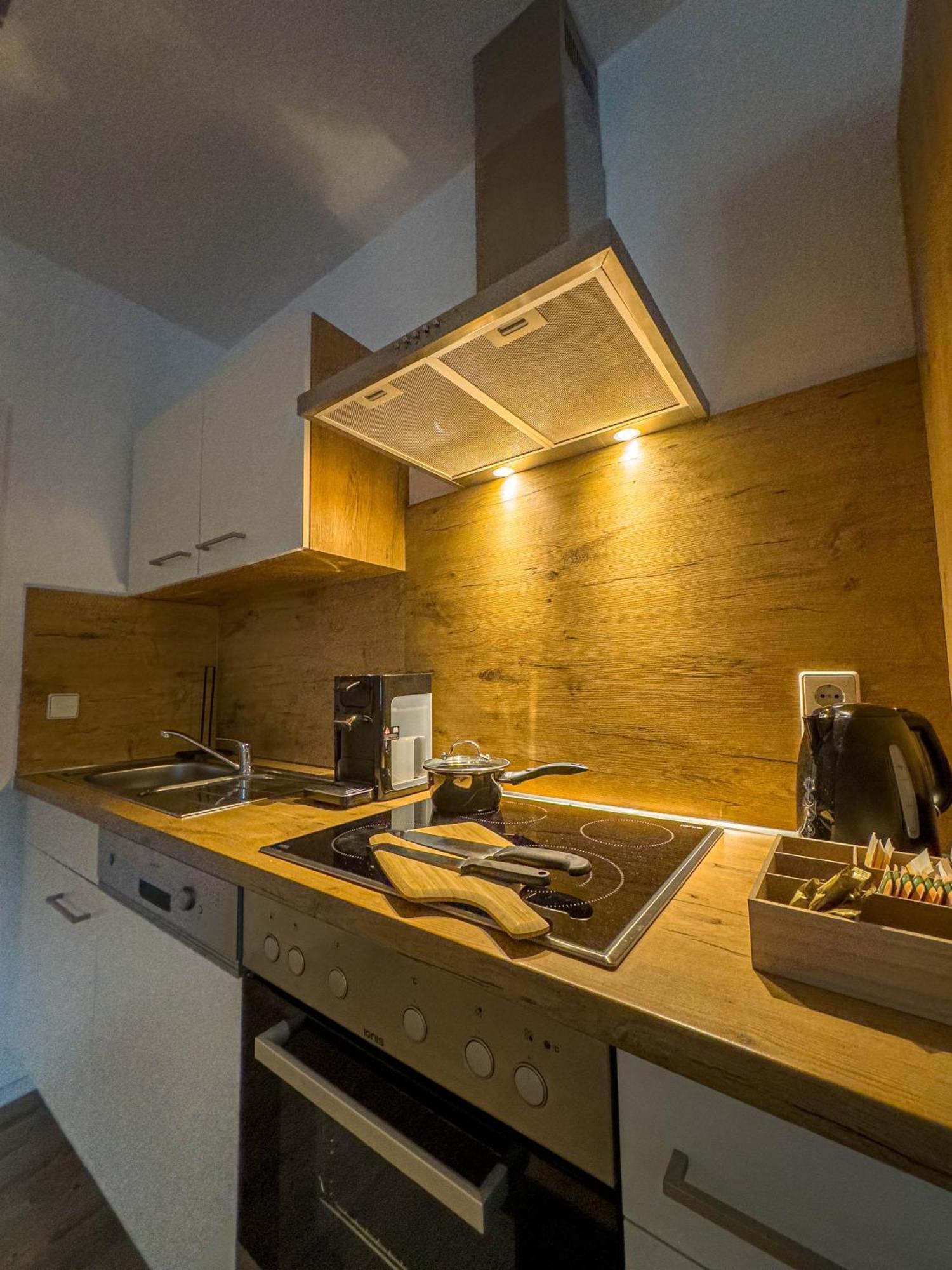 Goldcream Suites - Modern - Netflix - Free Parking Guenzburg Luaran gambar