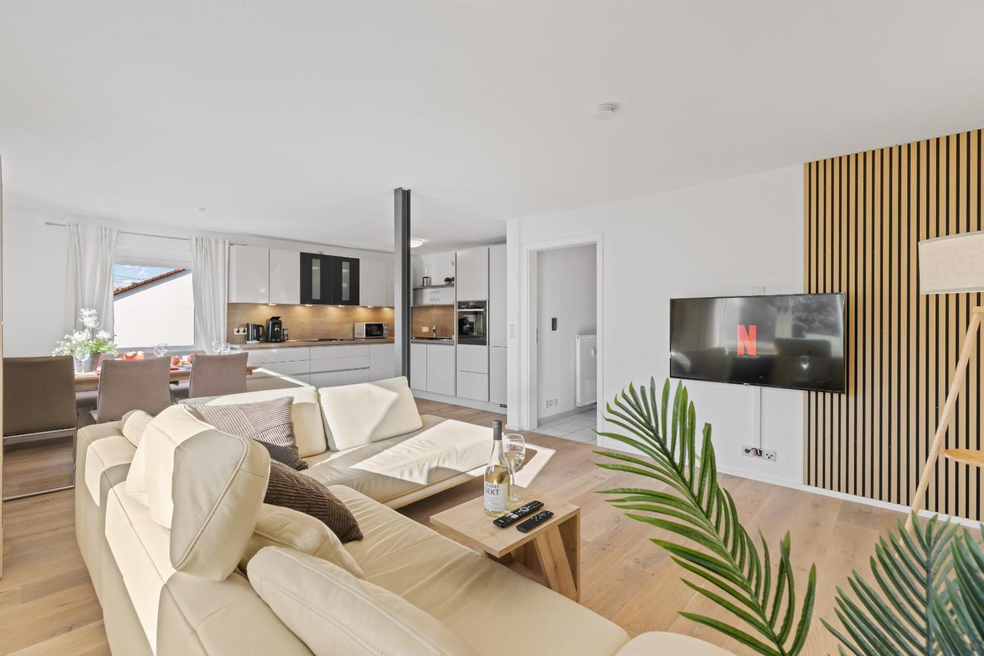 Goldcream Suites - Modern - Netflix - Free Parking Guenzburg Luaran gambar