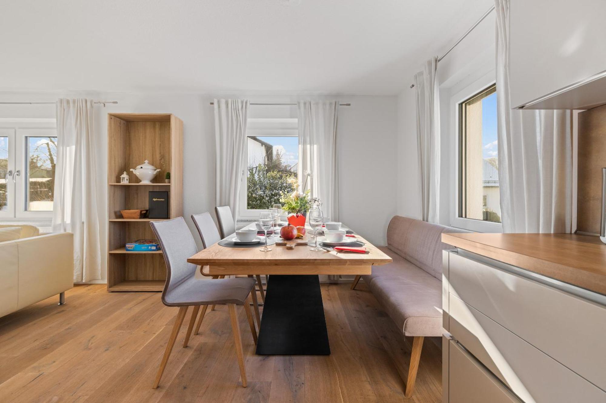 Goldcream Suites - Modern - Netflix - Free Parking Guenzburg Luaran gambar